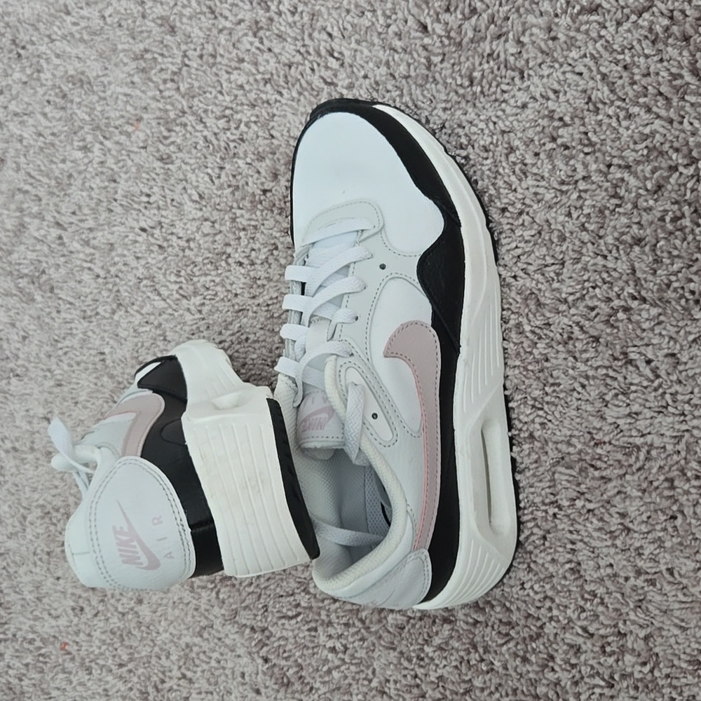 Nike Women's White and Light Pink Sneakers